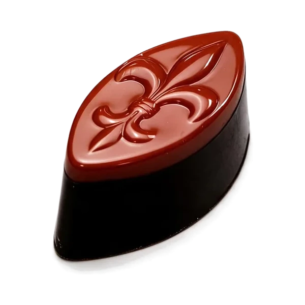 Cointreau: ovale bonbon met rood reliëf op donkere chocolade