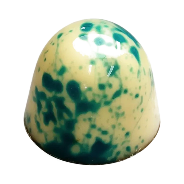 Kokos: lichte ronde bonbon met blauwgroene spikkels