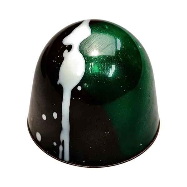 After eight: donkergroene ronde bonbon met een witte chocoladedruppel